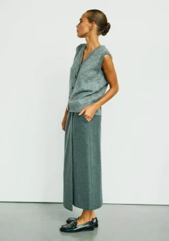 DAMES WITH BLACK GILET