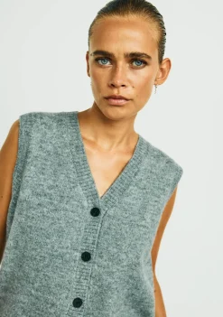 DAMES WITH BLACK GILET