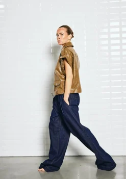 DAMES WITH BLACK GILET