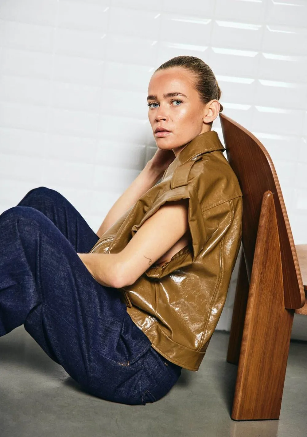 DAMES WITH BLACK GILET