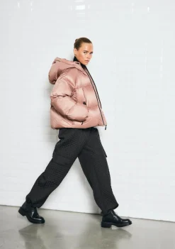 DAMES WITH BLACK JACK