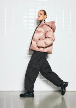 DAMES WITH BLACK JACK