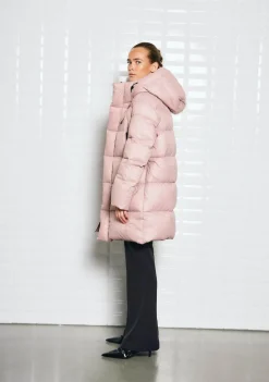 DAMES WITH BLACK JACK