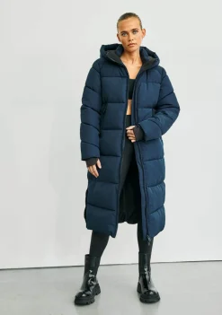 DAMES WITH BLACK JACK