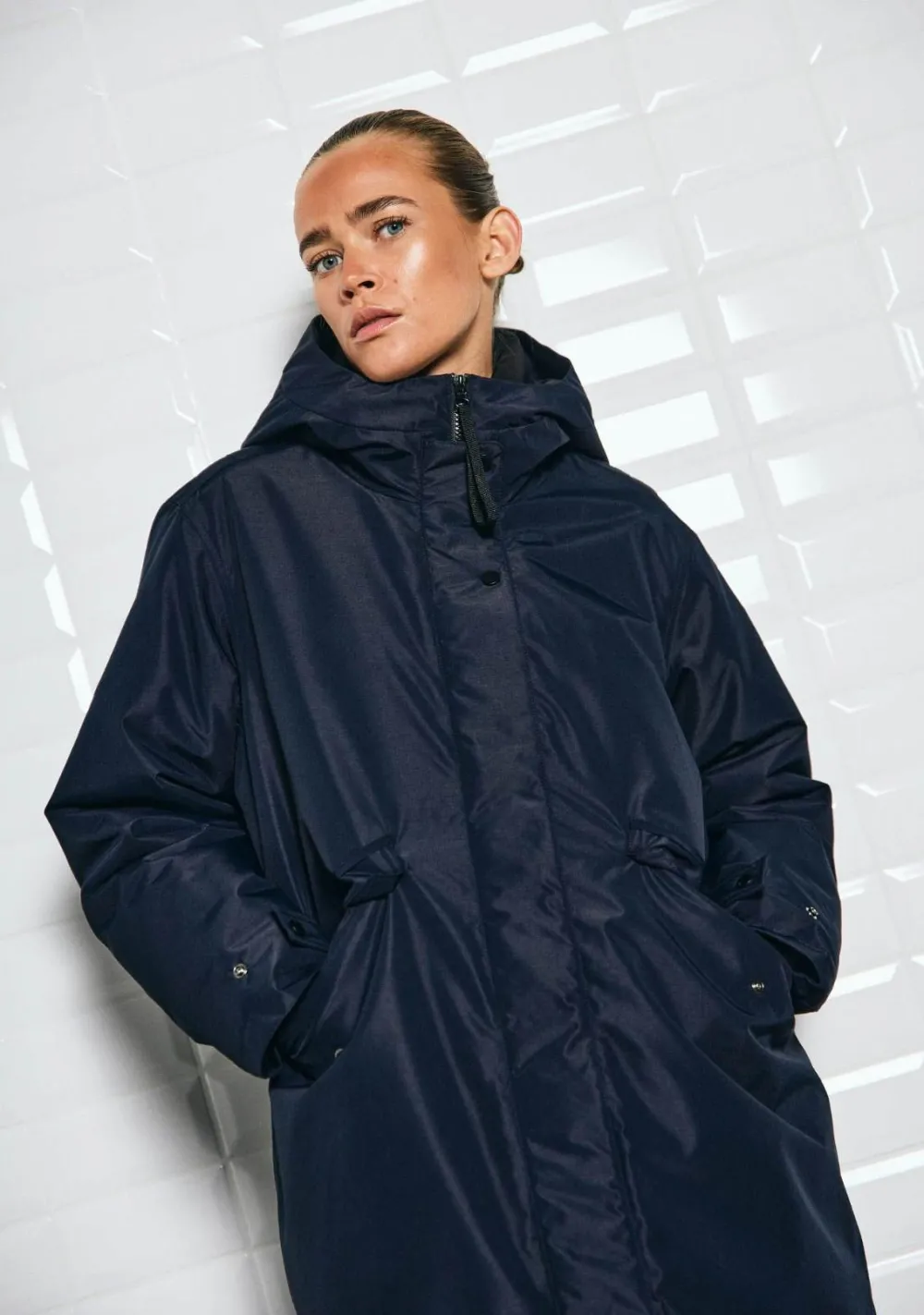 DAMES WITH BLACK JACK