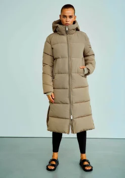 DAMES WITH BLACK JACK