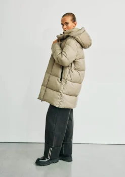 DAMES WITH BLACK JACK