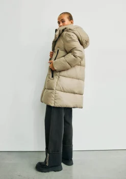 DAMES WITH BLACK JACK