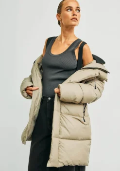 DAMES WITH BLACK JACK