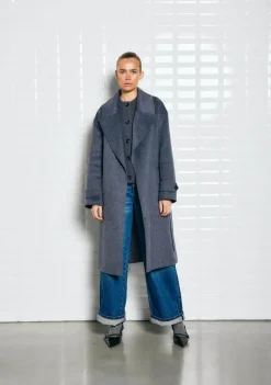 DAMES WITH BLACK JAS