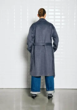 DAMES WITH BLACK JAS