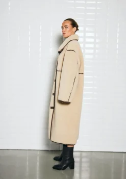 DAMES WITH BLACK JAS