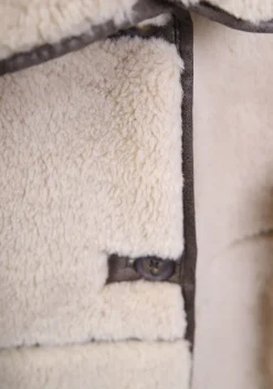 DAMES WITH BLACK JAS