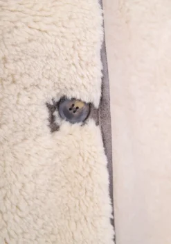 DAMES WITH BLACK JAS