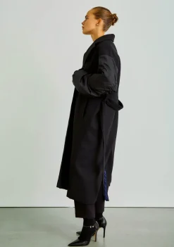 DAMES WITH BLACK MANTEL