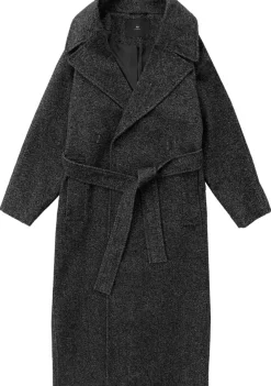 DAMES WITH BLACK MANTEL