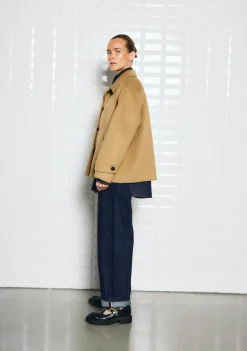 DAMES WITH BLACK MANTEL