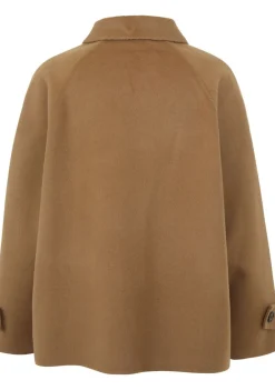 DAMES WITH BLACK MANTEL