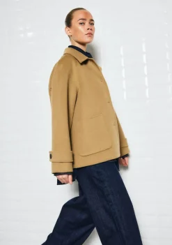 DAMES WITH BLACK MANTEL