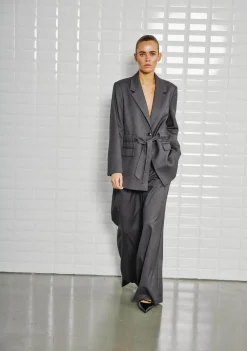 DAMES WITH BLACK PANTALON