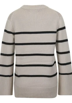 DAMES WITH BLACK TRUI