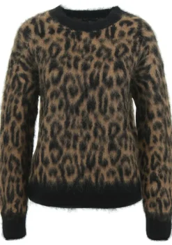 DAMES WITH BLACK TRUI