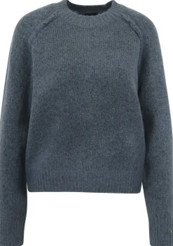 DAMES WITH BLACK TRUI