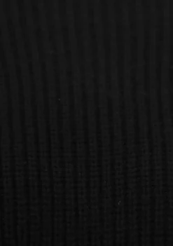 DAMES WITH BLACK TRUI