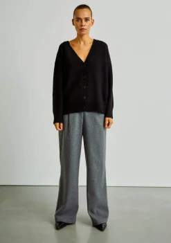 DAMES WITH BLACK VEST