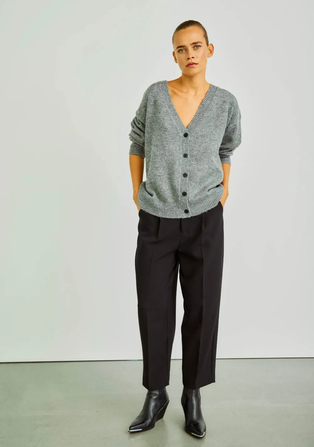 DAMES WITH BLACK VEST