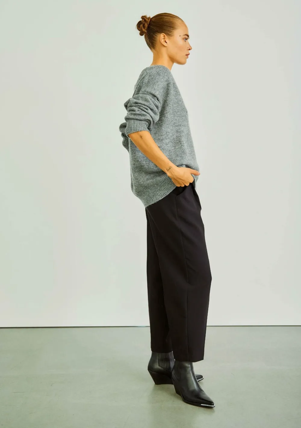 DAMES WITH BLACK VEST